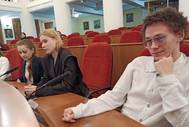 Студенты ОГУ – на экскурсии в областном парламенте